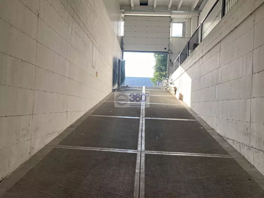 Immagine 3 di Magazzino in affitto  in Via Enrico mattei a Passirano
