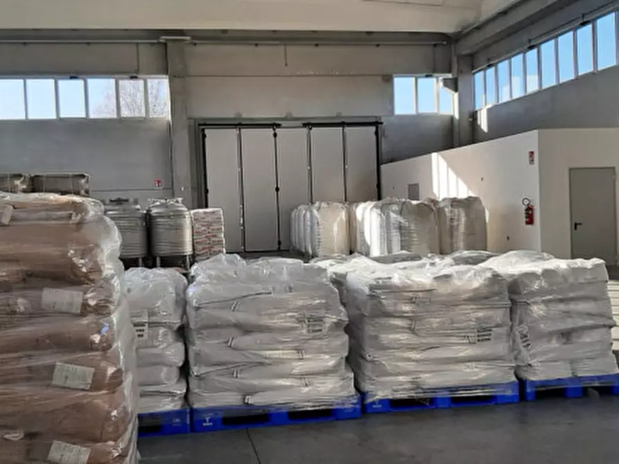 Immagine 10 di Capannone industriale in affitto  in via cesare battisti 70 a Pogliano Milanese