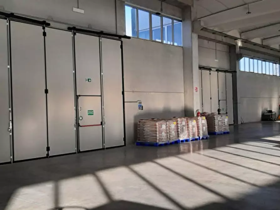 Immagine 11 di Capannone industriale in affitto  in via cesare battisti 70 a Pogliano Milanese