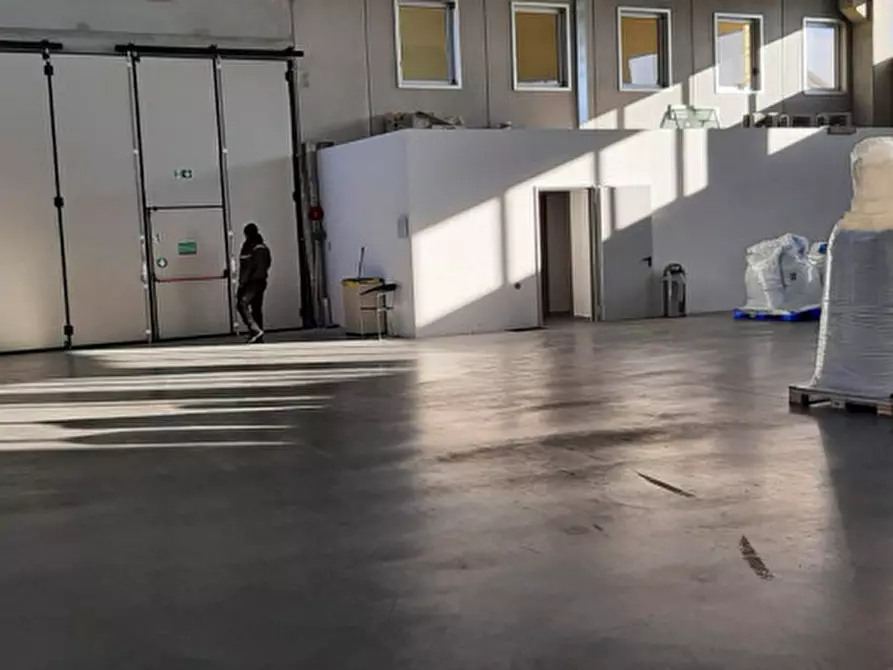 Immagine 12 di Capannone industriale in affitto  in via cesare battisti 70 a Pogliano Milanese