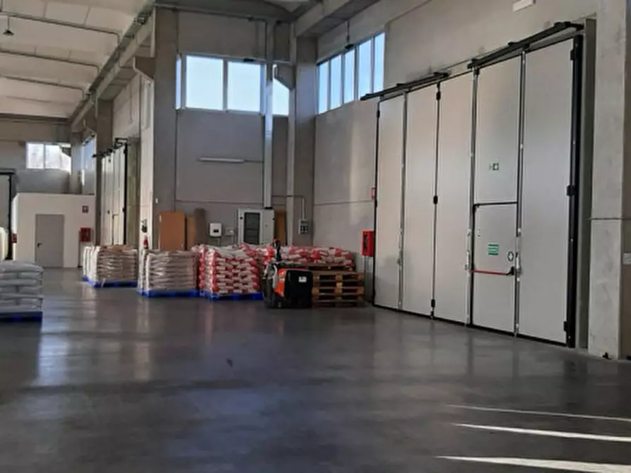 Immagine 13 di Capannone industriale in affitto  in via cesare battisti 70 a Pogliano Milanese