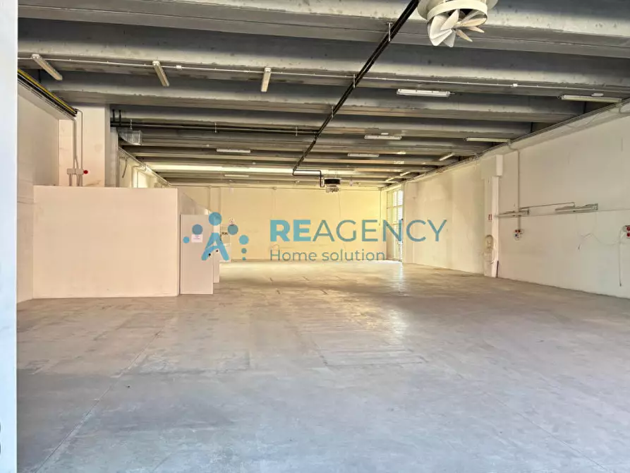 Immagine 1 di Capannone industriale in affitto  a Vicenza