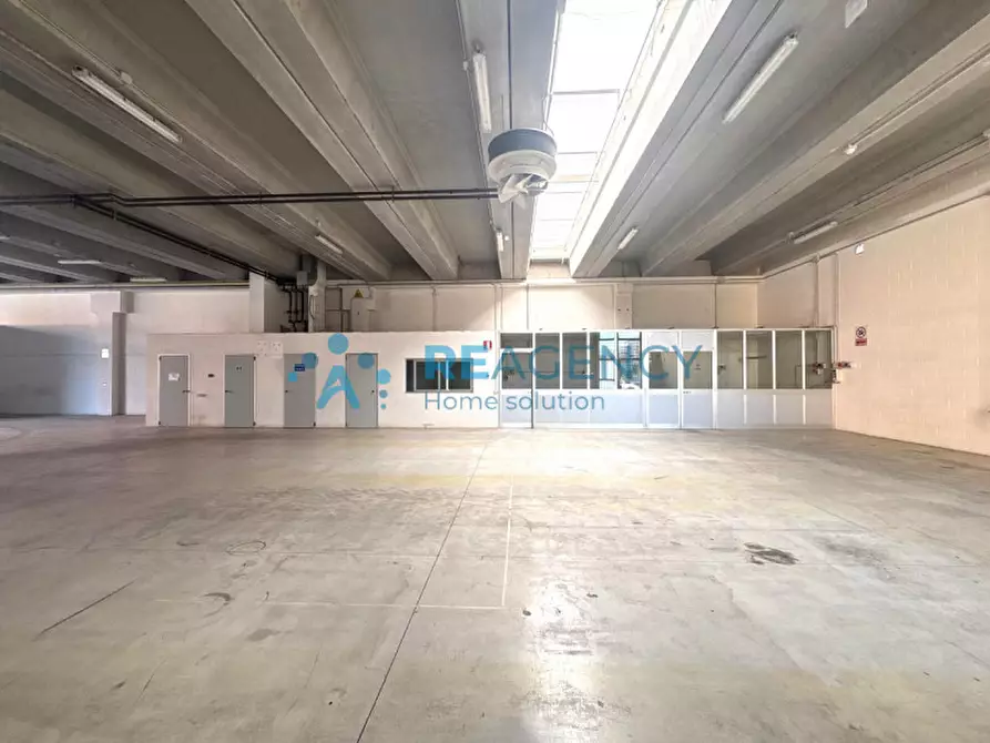 Immagine 3 di Capannone industriale in affitto  a Vicenza