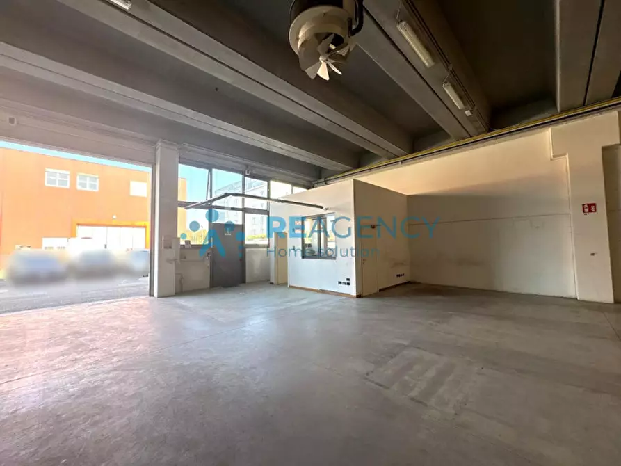 Immagine 5 di Capannone industriale in affitto  a Vicenza