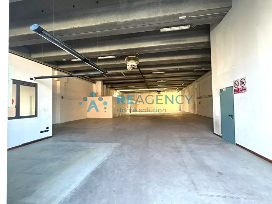 Immagine 9 di Capannone industriale in affitto  a Vicenza