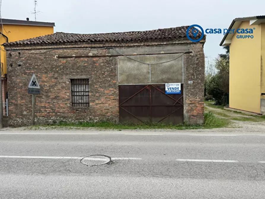 Immagine 1 di Magazzino in vendita  in Via 4 novembre a Solesino