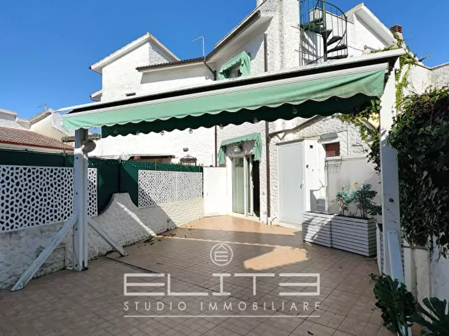 Immagine 15 di Villetta a schiera in vendita  in Via Ancona a Numana