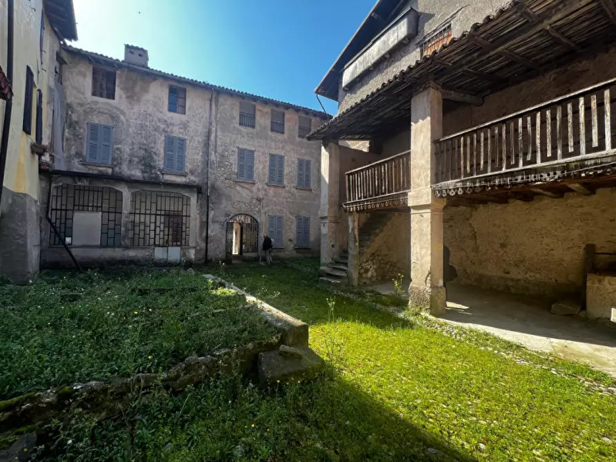 Immagine 1 di Palazzo in vendita  in Via balzerina a Sale Marasino