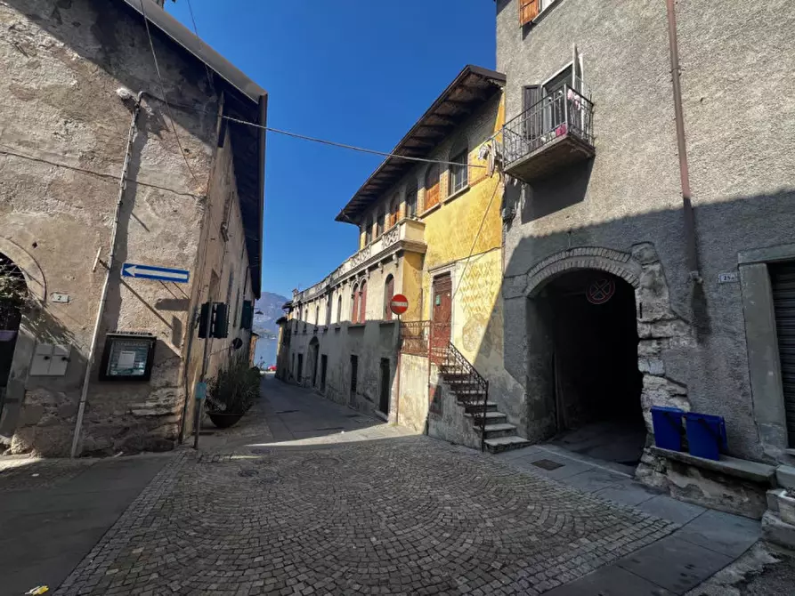 Immagine 15 di Palazzo in vendita  in Via balzerina a Sale Marasino