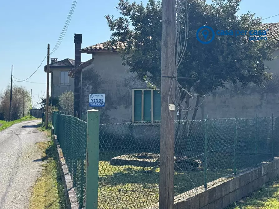 Immagine 1 di Casa indipendente in vendita  in Via Cavallotti a Solesino