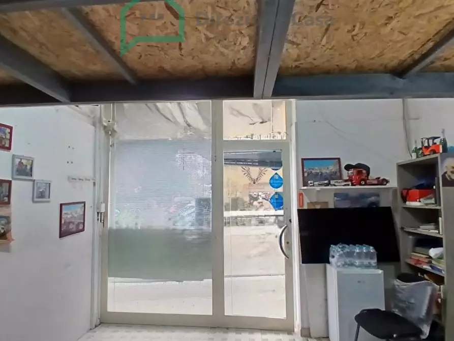 Immagine 14 di Negozio in vendita  in Via Francesco Provenzale a Napoli