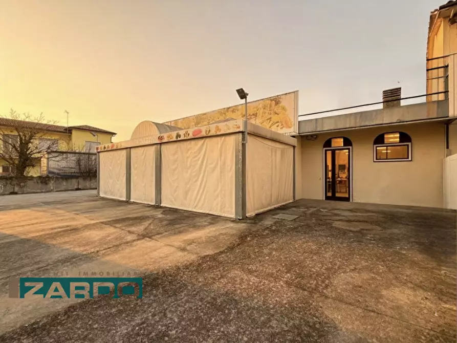 Immagine 1 di Negozio in vendita  a Riese Pio x