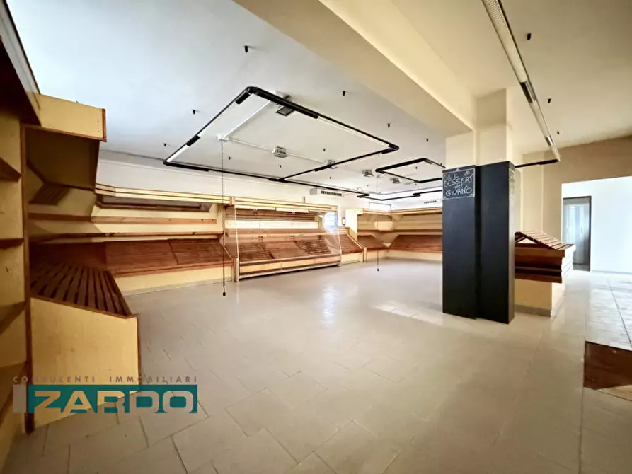 Immagine 3 di Negozio in vendita  a Riese Pio x