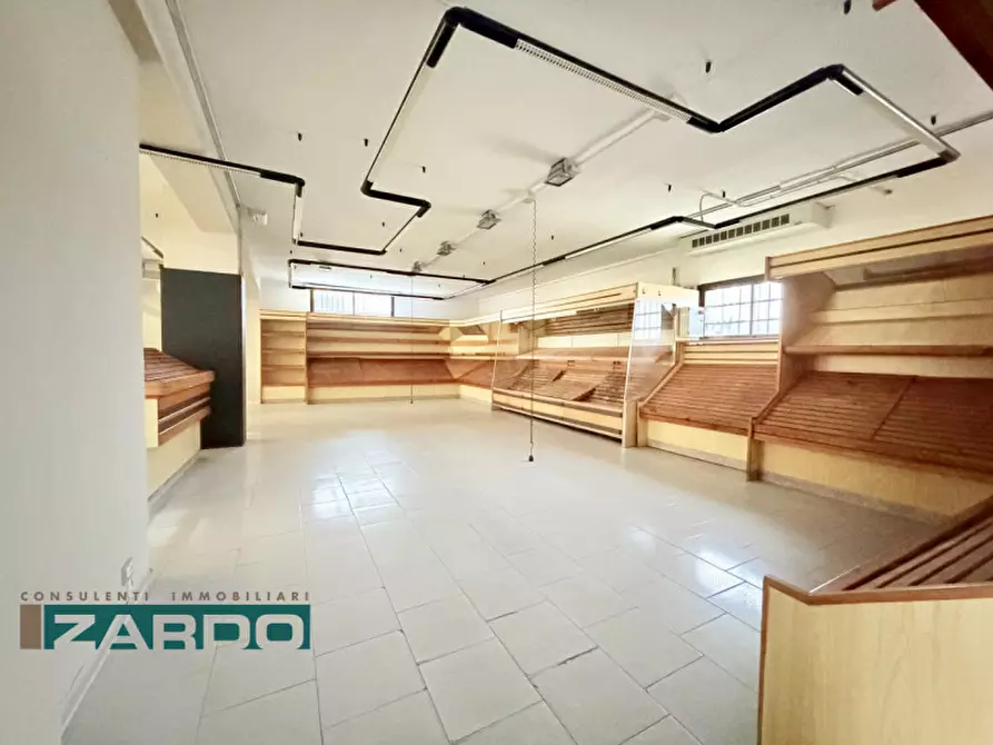 Immagine 4 di Negozio in vendita  a Riese Pio x