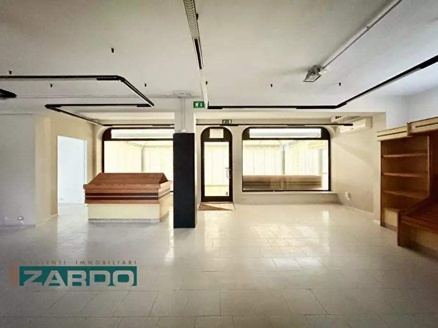 Immagine 5 di Negozio in vendita  a Riese Pio x