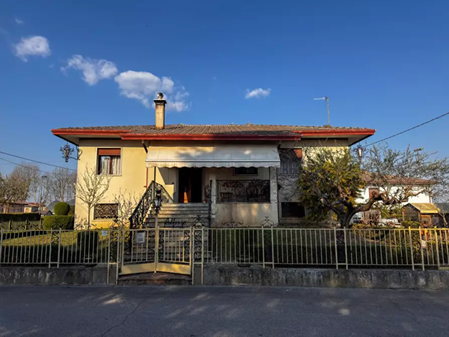 Immagine 1 di Casa indipendente in vendita  in Via Vincenzo Carraro a Este