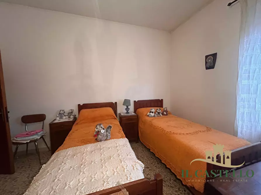 Immagine 30 di Casa indipendente in vendita  in Via Roma a Castiglione Del Lago