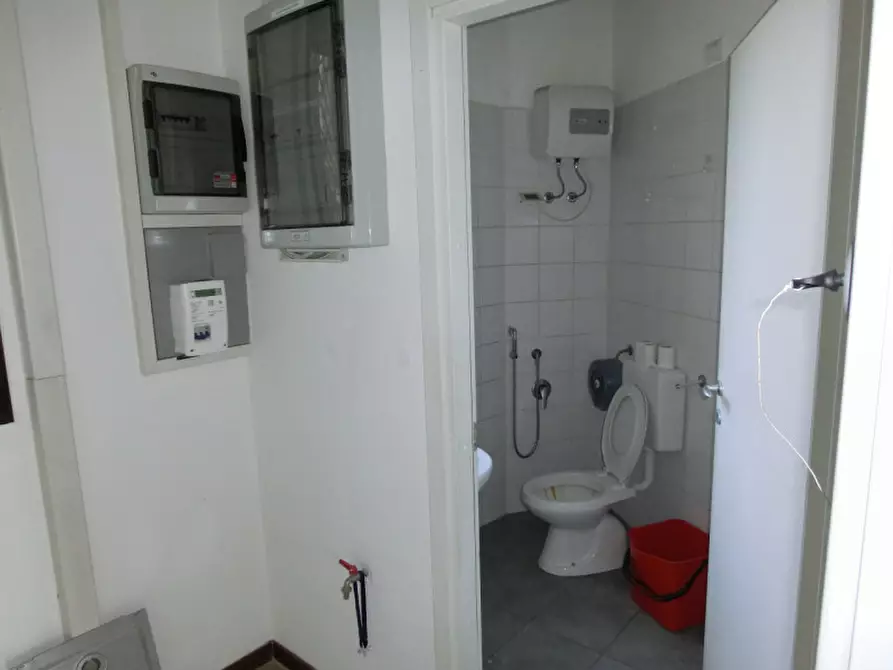 Immagine 9 di Negozio in vendita  in Via  Pasini 48 Venezia Marghera a Venezia