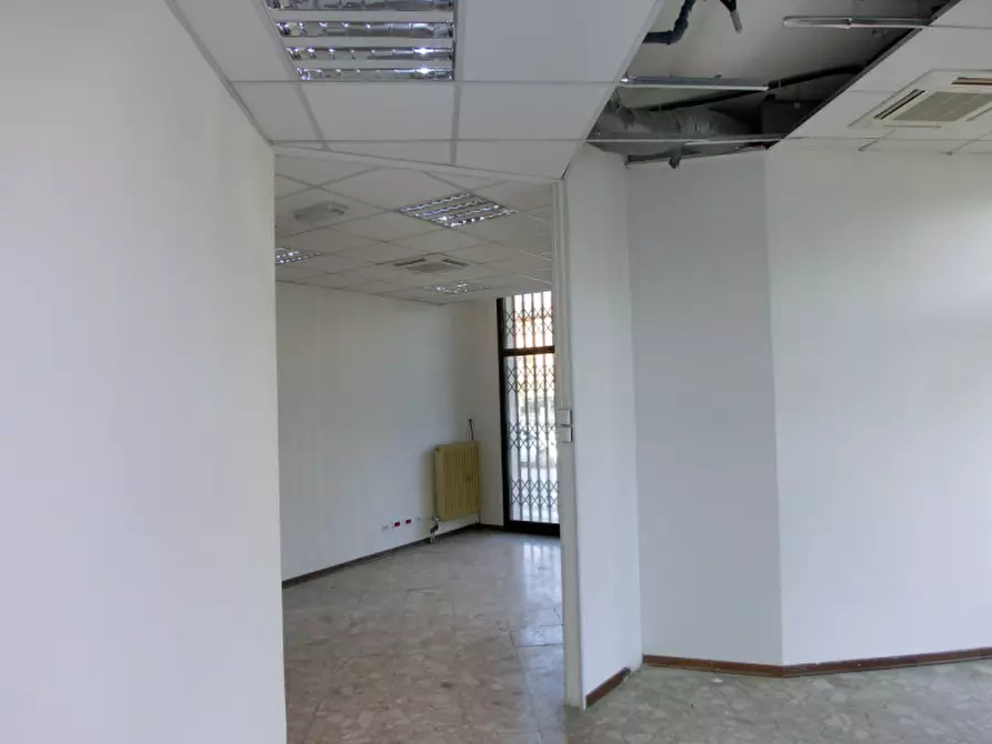 Immagine 11 di Negozio in vendita  in Via  Pasini 48 Venezia Marghera a Venezia