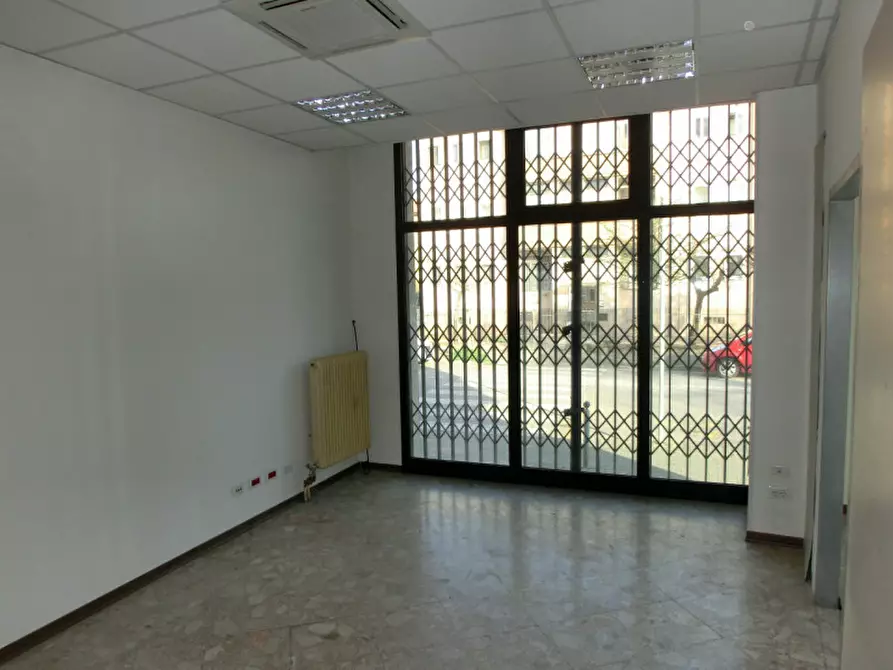 Immagine 12 di Negozio in vendita  in Via  Pasini 48 Venezia Marghera a Venezia