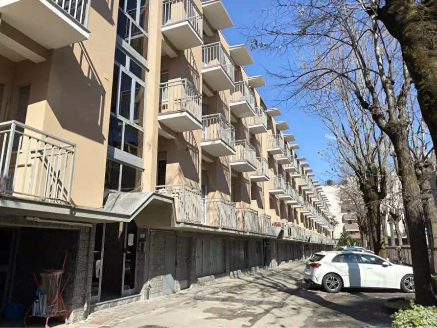 Immagine 3 di Appartamento in vendita  in Via Garegnano a Milano