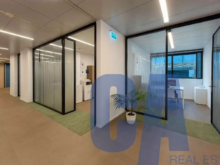 Immagine 4 di Ufficio in affitto  in GALLERIA SAN BABILA a Milano