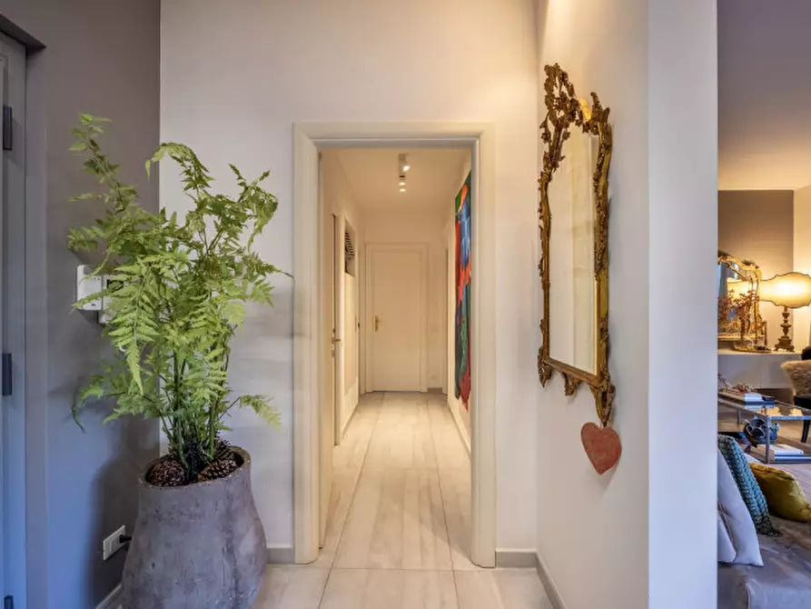 Immagine 2 di Appartamento in vendita  in Via dei Faggella a Roma