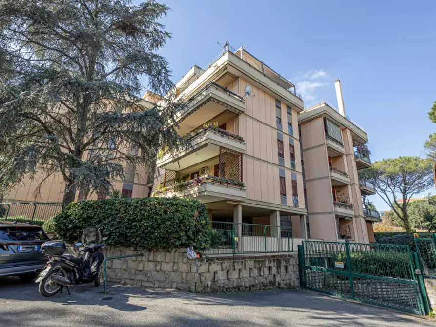 Immagine 31 di Appartamento in vendita  in Via dei Faggella a Roma