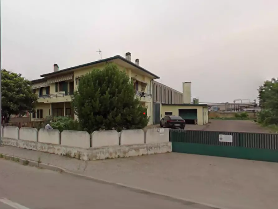 Immagine 1 di Casa indipendente in vendita  in Via Primo Maggio a Sant'elena