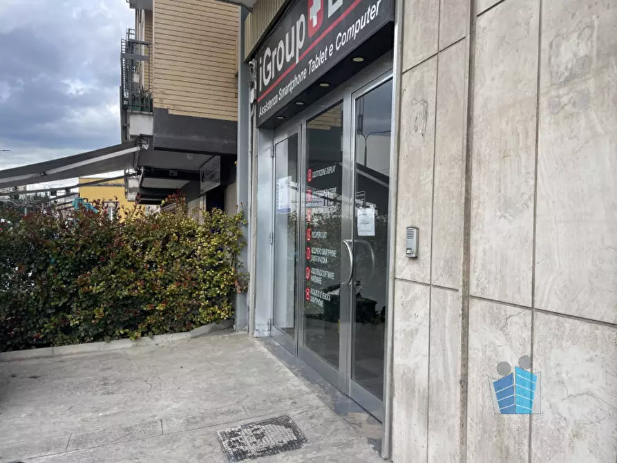 Immagine 2 di Negozio in affitto  in Viale Giacomo Leopardi a Lecce