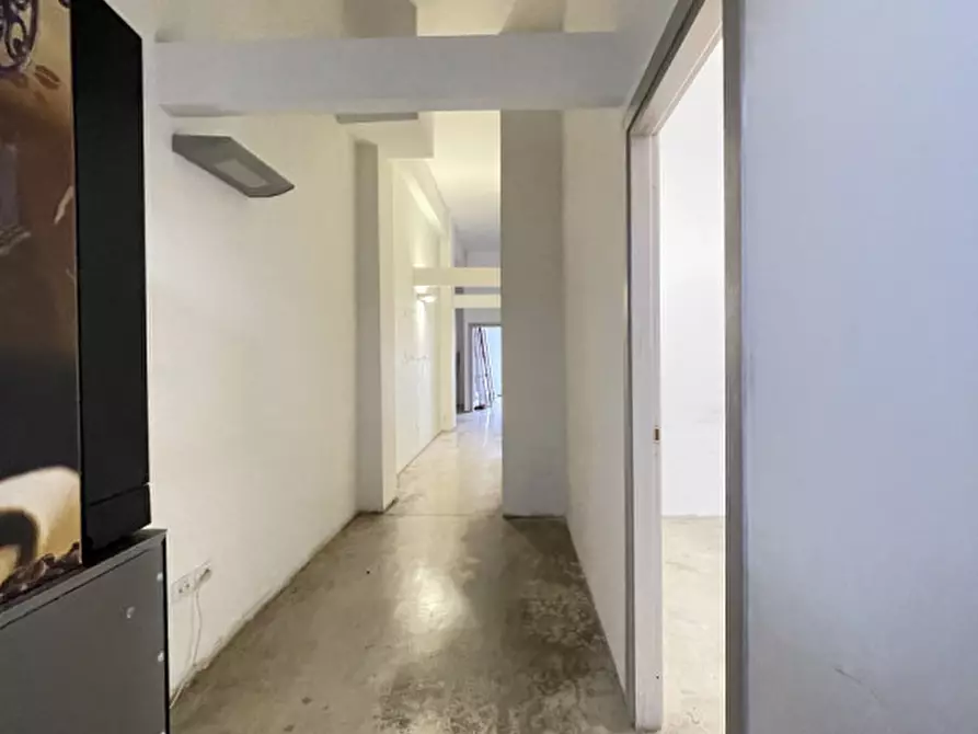 Immagine 6 di Negozio in affitto  in Viale Giacomo Leopardi a Lecce