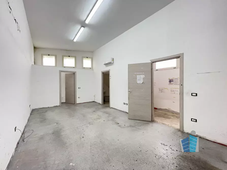 Immagine 8 di Negozio in affitto  in Viale Giacomo Leopardi a Lecce