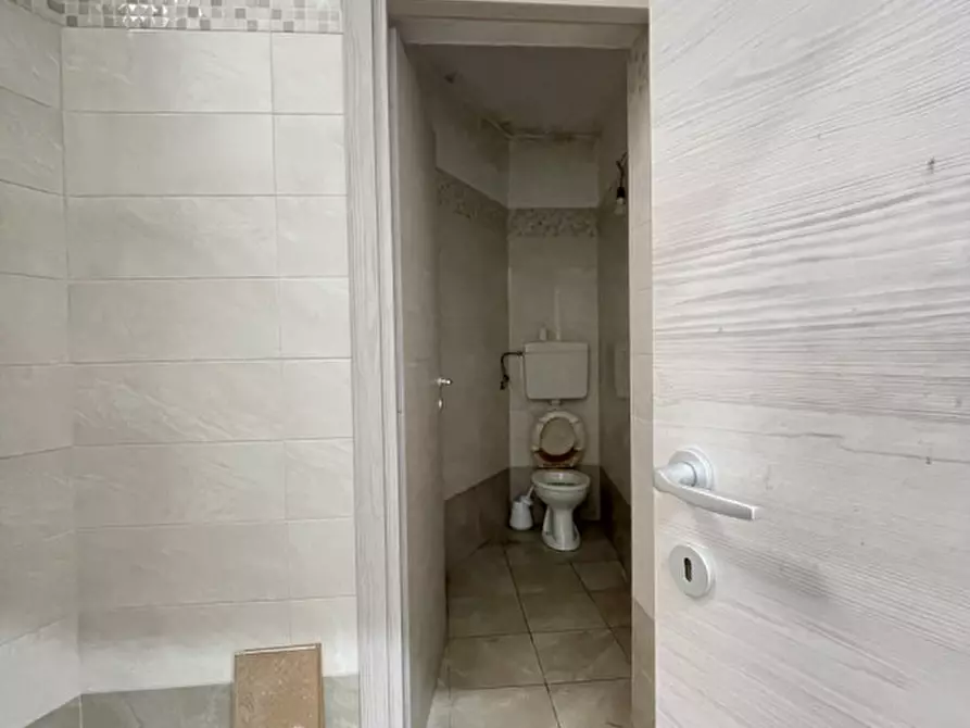 Immagine 10 di Negozio in affitto  in Viale Giacomo Leopardi a Lecce