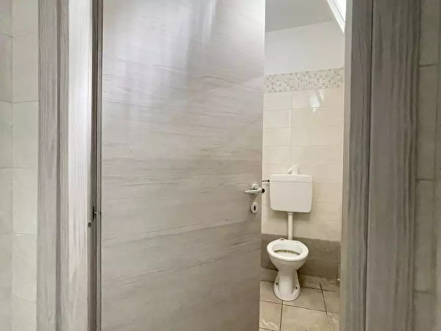 Immagine 12 di Negozio in affitto  in Viale Giacomo Leopardi a Lecce