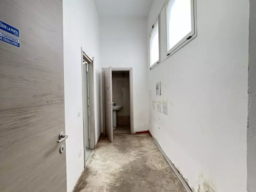 Immagine 13 di Negozio in affitto  in Viale Giacomo Leopardi a Lecce