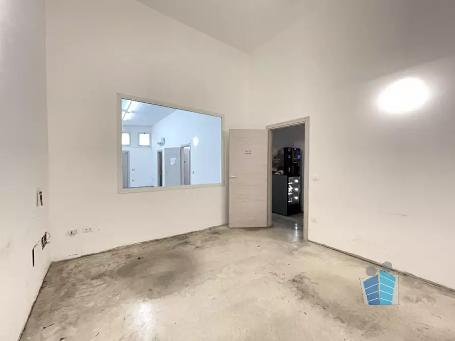 Immagine 16 di Negozio in affitto  in Viale Giacomo Leopardi a Lecce