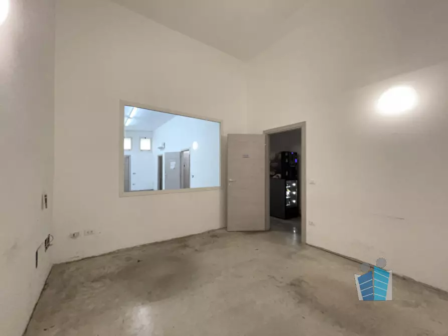 Immagine 17 di Negozio in affitto  in Viale Giacomo Leopardi a Lecce