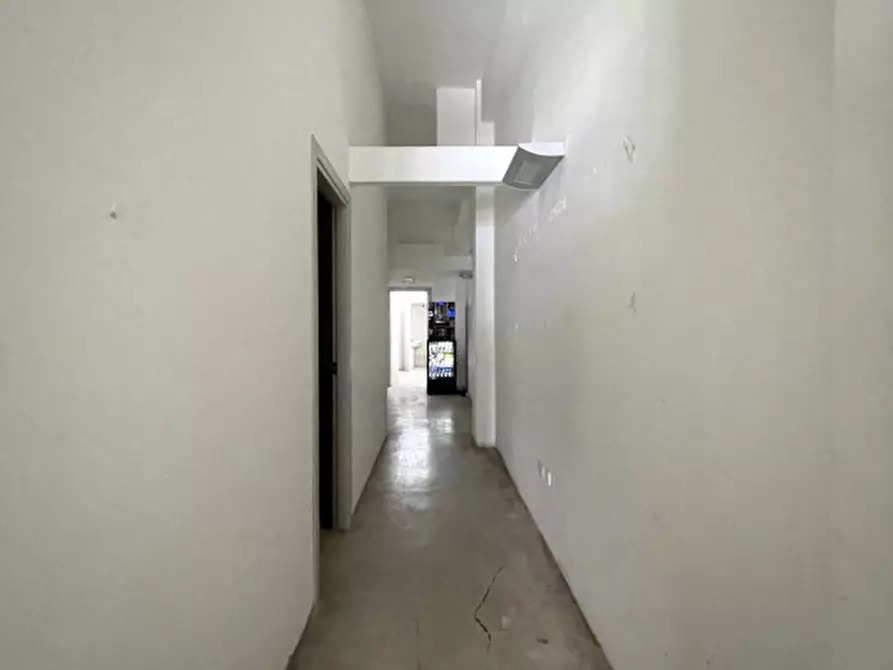 Immagine 21 di Negozio in affitto  in Viale Giacomo Leopardi a Lecce