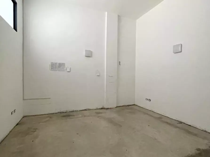 Immagine 23 di Negozio in affitto  in Viale Giacomo Leopardi a Lecce