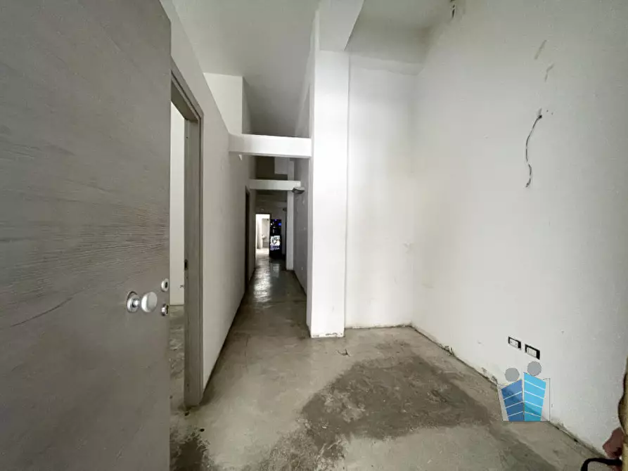 Immagine 24 di Negozio in affitto  in Viale Giacomo Leopardi a Lecce