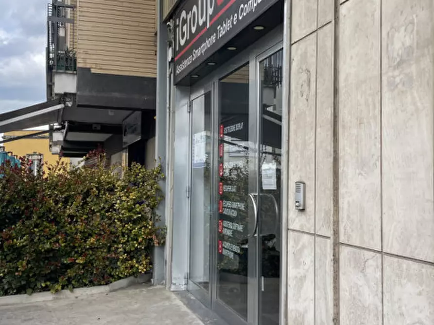 Immagine 25 di Negozio in affitto  in Viale Giacomo Leopardi a Lecce