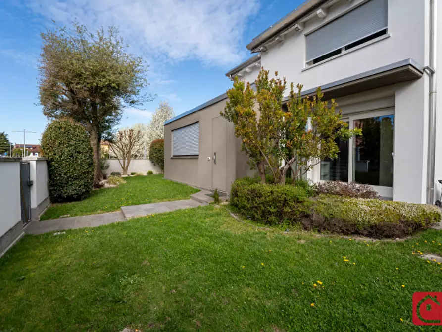 Immagine 2 di Villa in vendita  a Piove Di Sacco