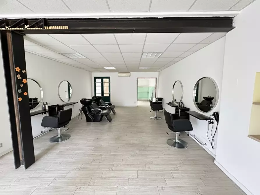 Immagine 2 di Negozio in affitto  a Bussolengo