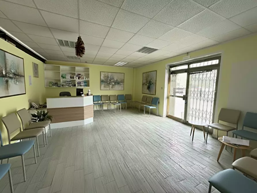 Immagine 3 di Negozio in affitto  a Bussolengo