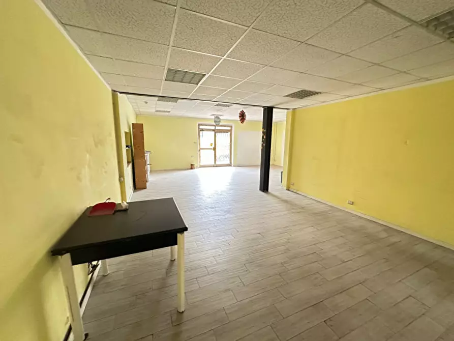 Immagine 4 di Negozio in affitto  a Bussolengo