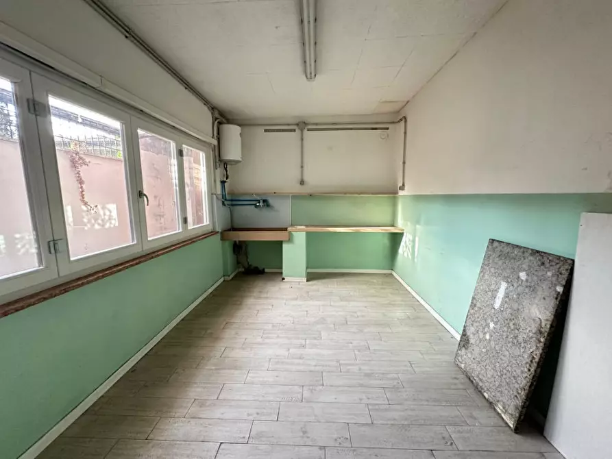 Immagine 5 di Negozio in affitto  a Bussolengo