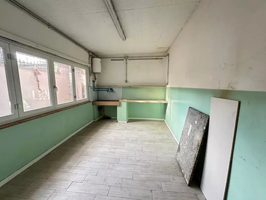 Immagine 6 di Negozio in affitto  a Bussolengo