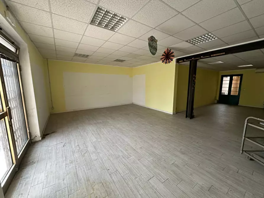Immagine 8 di Negozio in affitto  a Bussolengo