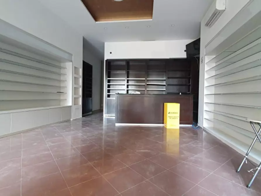 Immagine 4 di Negozio in affitto  in Piazza della Costituente a Mirandola