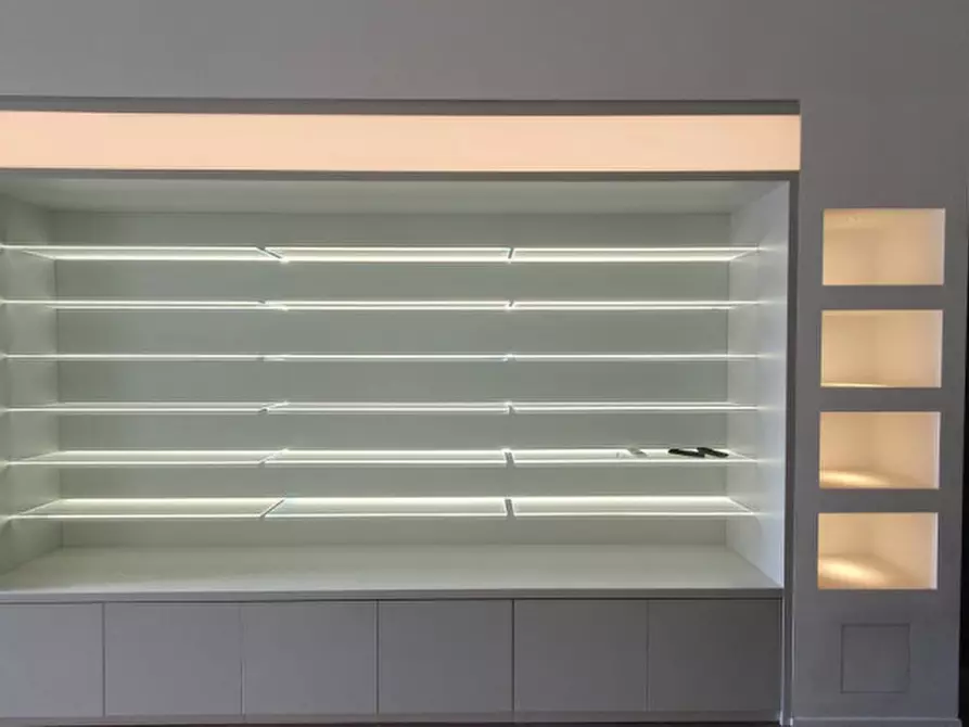 Immagine 7 di Negozio in affitto  in Piazza della Costituente a Mirandola